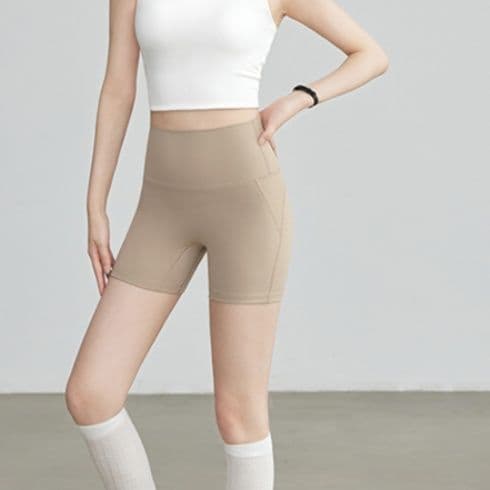 美脚シルエット高腰ハーフ丈ヨガスパッツ